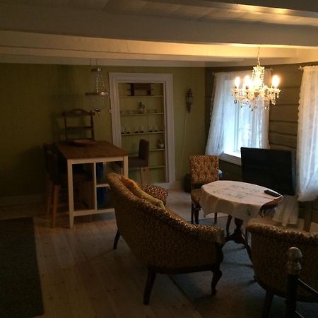 Gjestehuset Ibsen Grimstad  Buitenkant foto