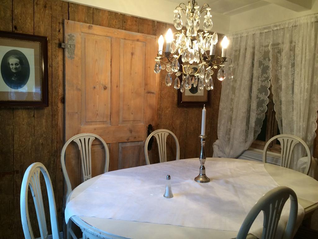 Gjestehuset Ibsen Grimstad  Buitenkant foto