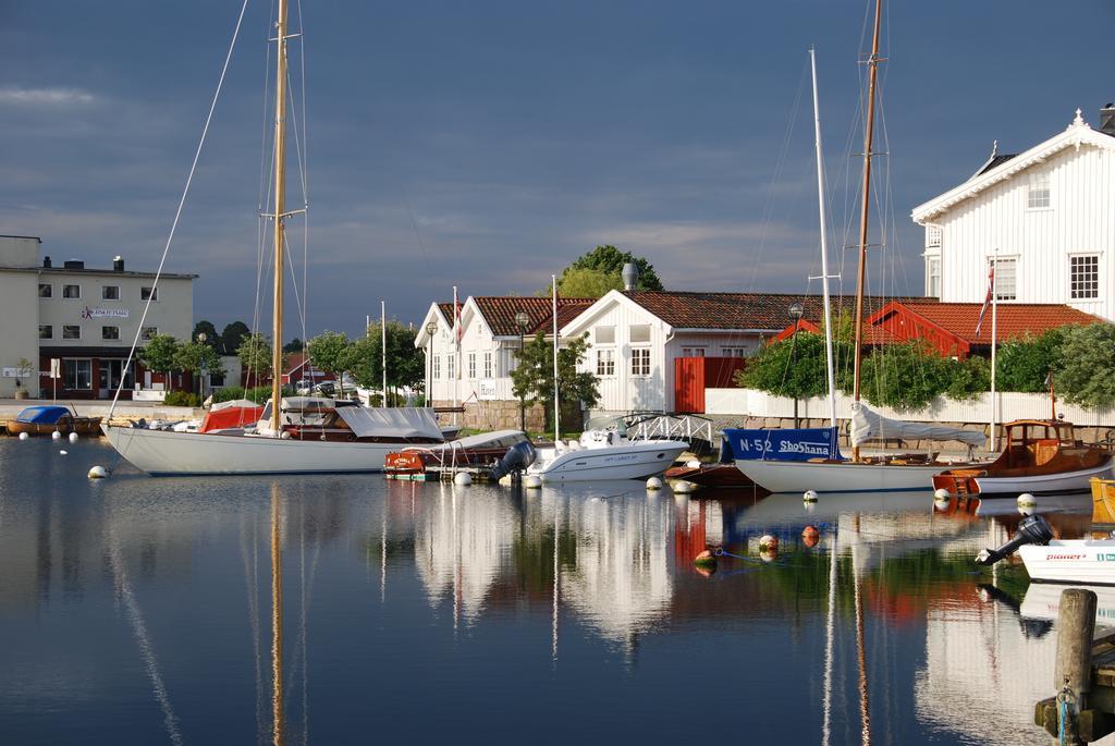 Gjestehuset Ibsen Grimstad  Buitenkant foto