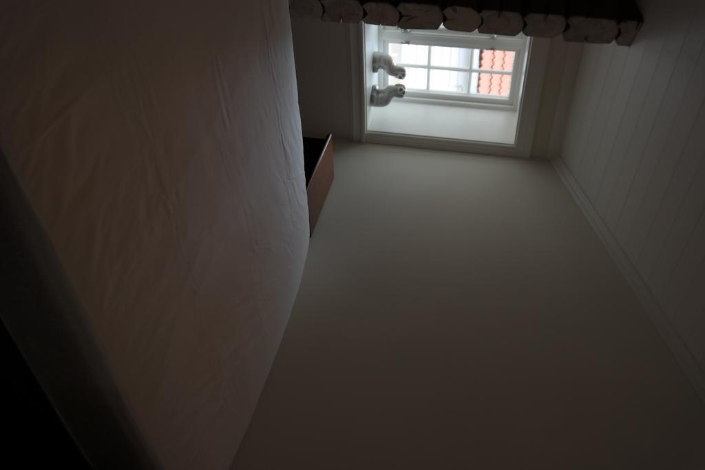 Gjestehuset Ibsen Grimstad  Buitenkant foto