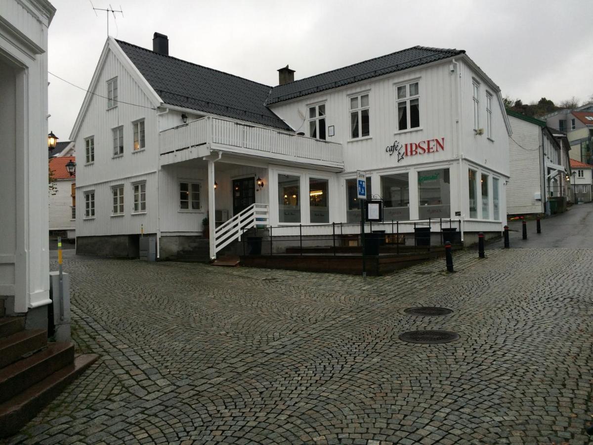 Gjestehuset Ibsen Grimstad  Kamer foto